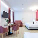 Square Apartahotel