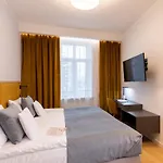 Square Apartahotel
