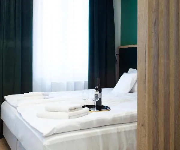 Hotel apartamentowy Square 3*